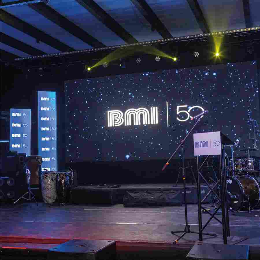 Pantalla LED en escenario